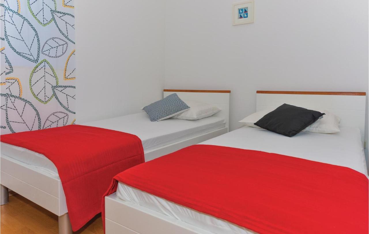 Gorgeous Apartment In Vodice With Kitchen Екстериор снимка