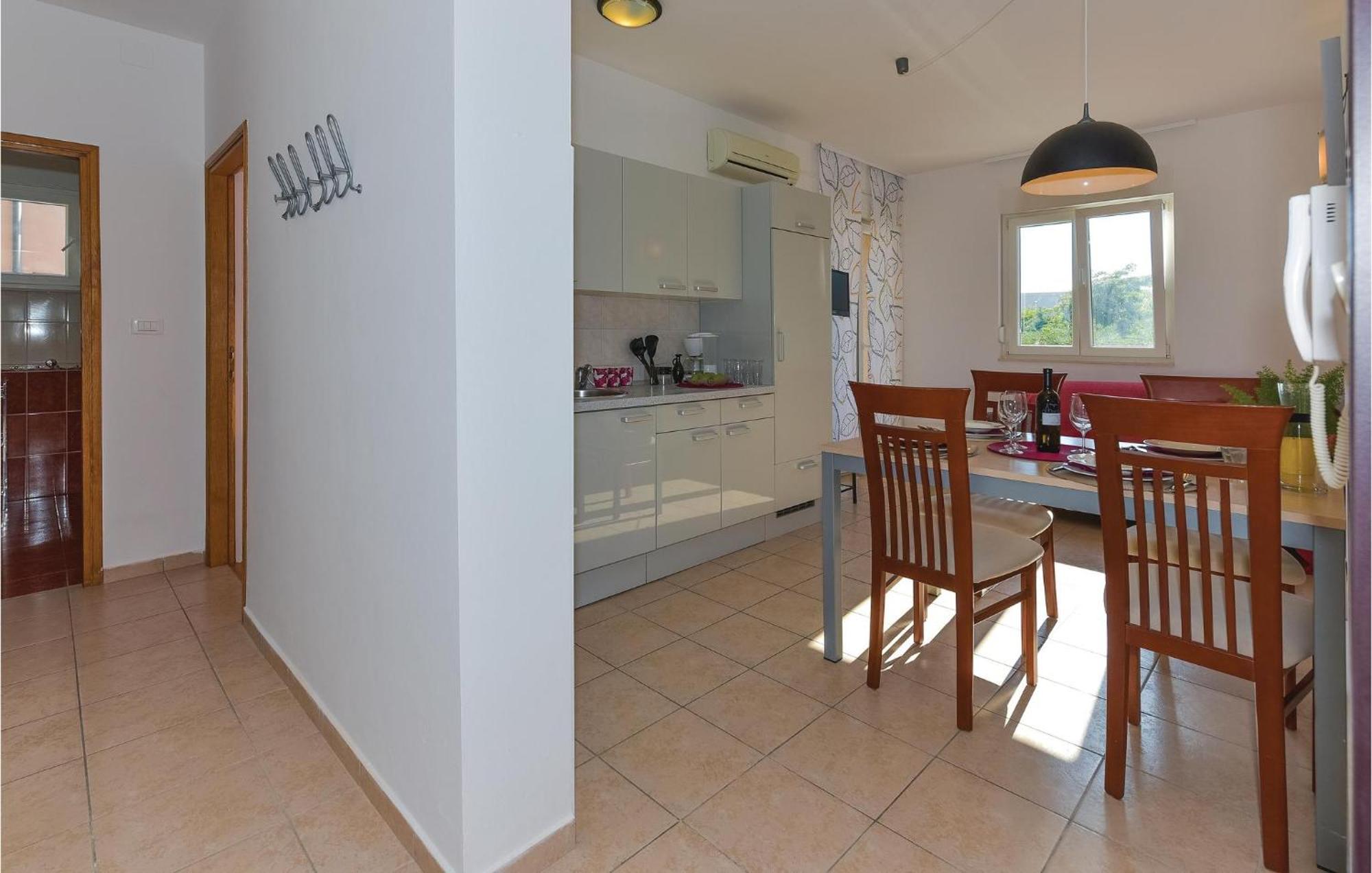Gorgeous Apartment In Vodice With Kitchen Екстериор снимка